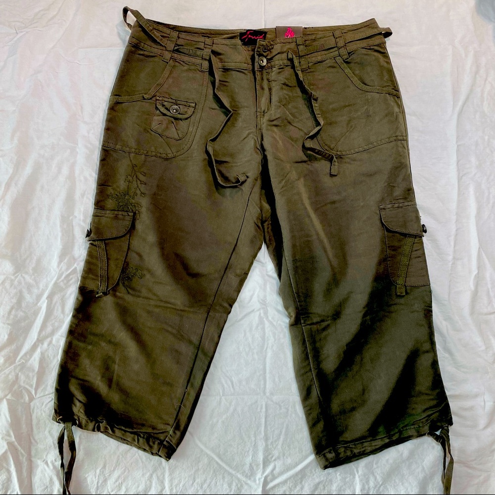 Torrid capri cargo pants olive green 12 plus NWT